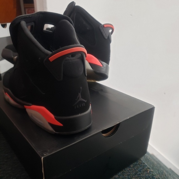 Infared Retro 6s Size 7y - Picture 3 of 5